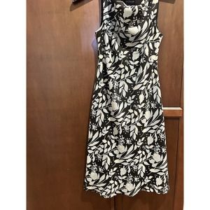 Ann Taylor Factory Women’s Sleeveless Sheath Dress Size 4 Leaf Print Black Blue